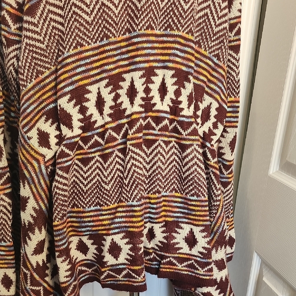 Xhilaration Burgundy and Cream Knit - Picture 11 of 14